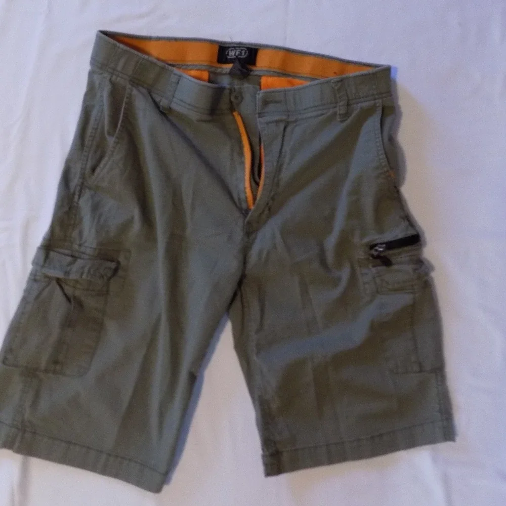 WF1 Mens Cargo Shorts Olive Green Zip Pockets Casual Summer Size 32 - Picture 2 of 3